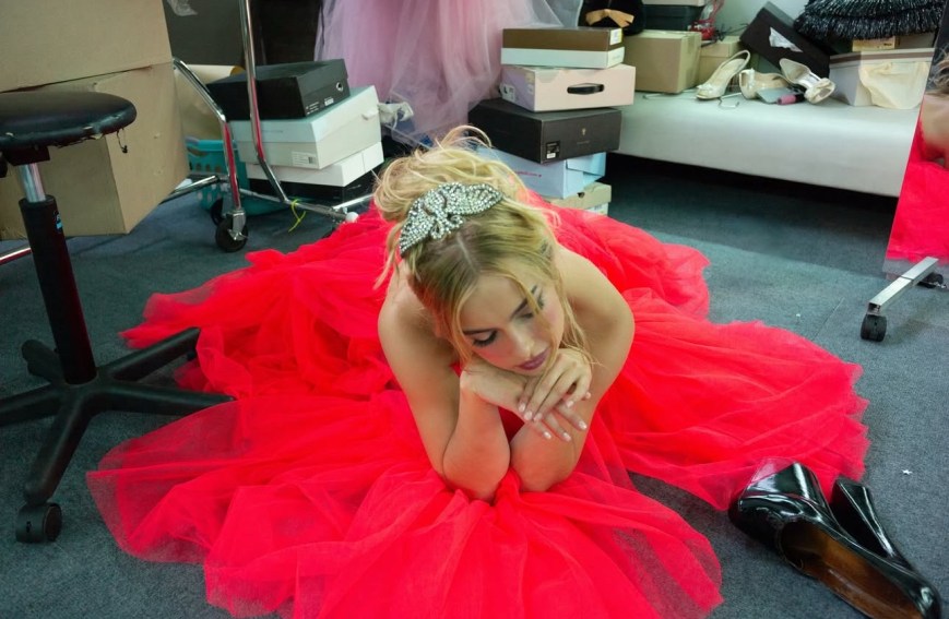 The Telescope Into Fame We Didn’t Know We Needed – Addison by Addison Rae review